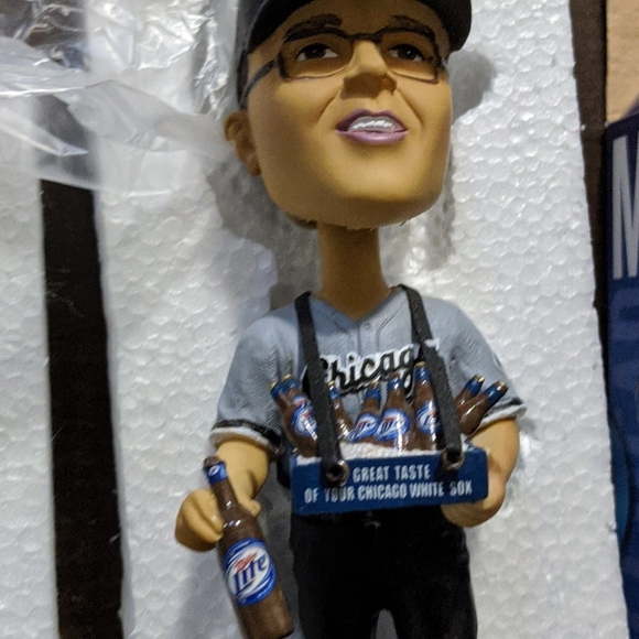 Miller Lite bobblehead beer vendor (NWT) - Picture 7 of 7
